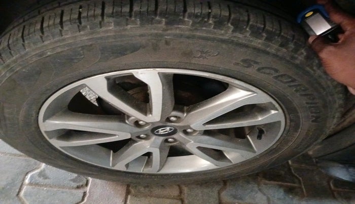 2014 Hyundai Santa Fe 4 WD AT, Diesel, Automatic, 1,31,288 km, tyre