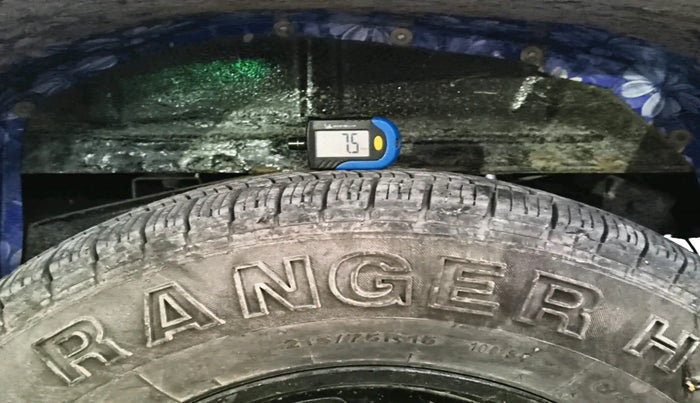 2011 Mahindra Bolero SLX BS IV, Diesel, Manual, 1,95,066 km, tyre