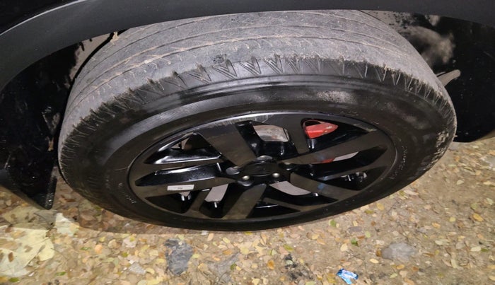 2023 Tata Safari XZA PLUS O RED DARK 6 STR, Diesel, Automatic, 61,373 km, tyre