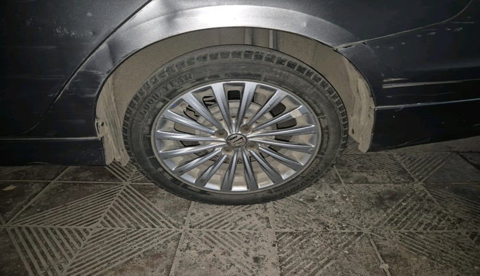 2015 Maruti Ciaz ZXI+ RS, Petrol, Manual, 1,18,329 km, tyre