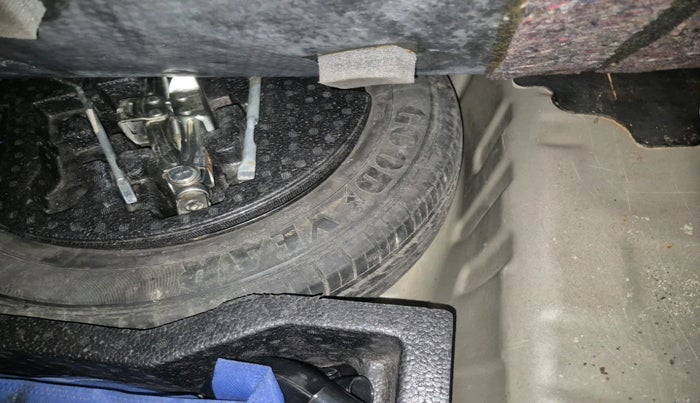 2015 Maruti Ciaz ZXI+ RS, Petrol, Manual, 1,18,329 km, tyre