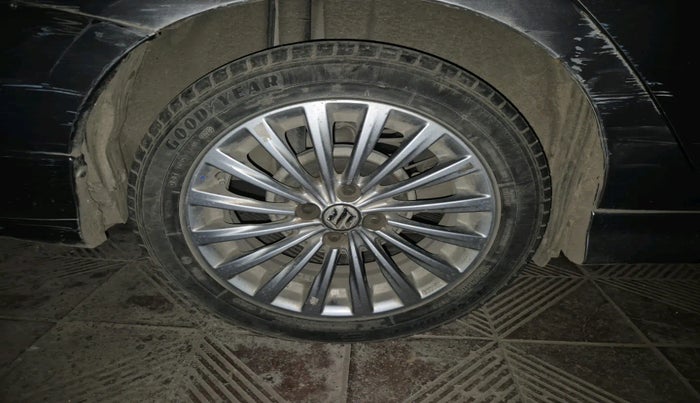 2015 Maruti Ciaz ZXI+ RS, Petrol, Manual, 1,18,329 km, tyre