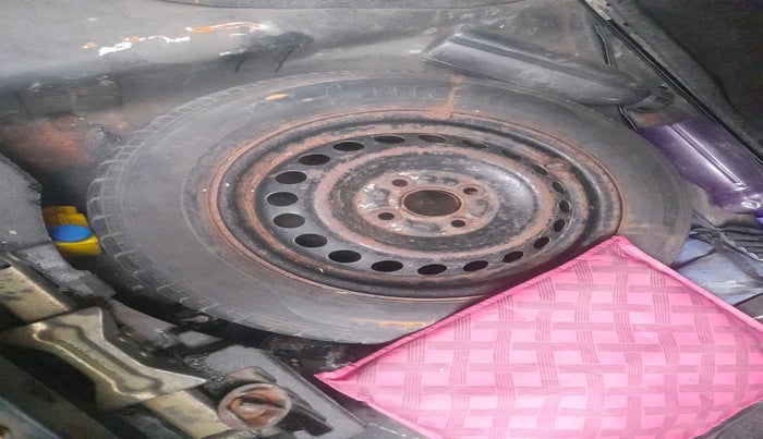 2013 Honda Amaze 1.2L I-VTEC VX, Petrol, Manual, 1,16,435 km, tyre