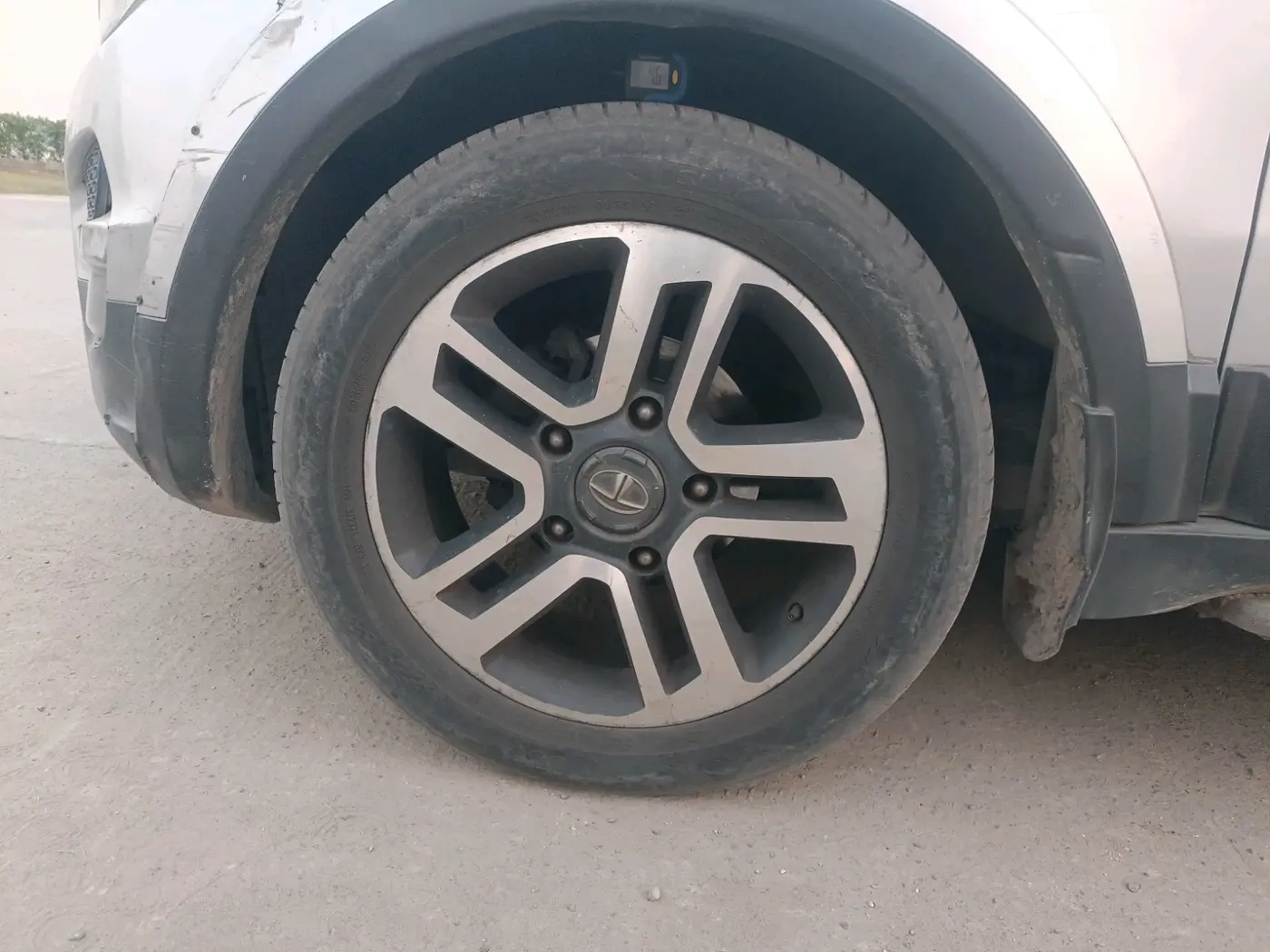 2018 Tata Hexa XTA 4X2 7 STR, Diesel, Automatic, 70,296 km, tyre