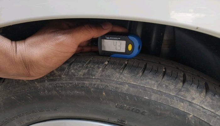 2023 Maruti Swift VXI, Petrol, Manual, 19,550 km, tyre