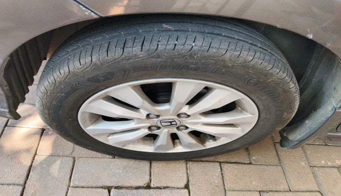 2012 Honda City 1.5L I-VTEC V AT SUNROOF, Petrol, Automatic, 1,35,868 km, tyre