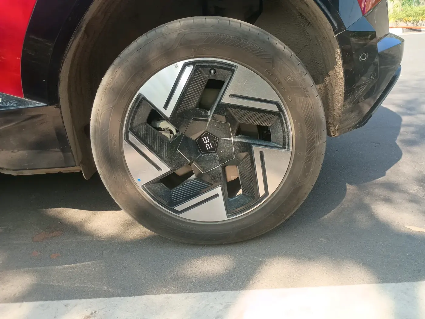 2025 Mahindra BE 6e Pack Three, Electric, Automatic, 7,711 km, tyre