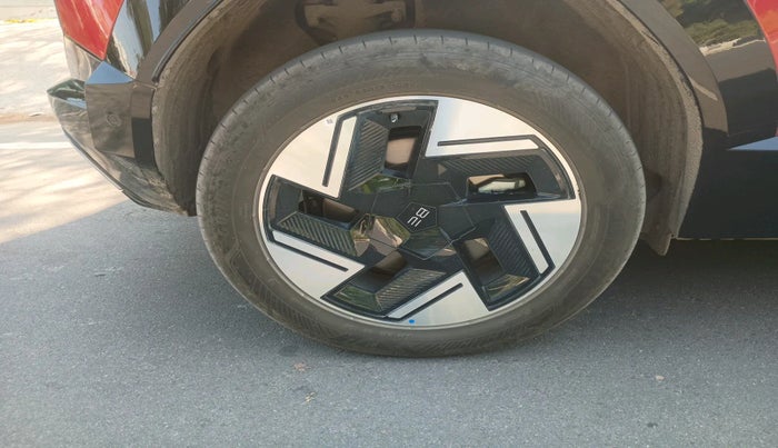 2025 Mahindra BE 6e Pack Three, Electric, Automatic, 7,711 km, tyre