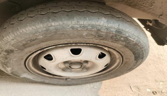 2016 Maruti Eeco 5 STR WITH A/C+HTR CNG, Petrol, Manual, 1,99,973 km, tyre