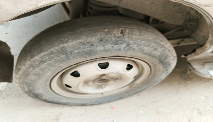 2016 Maruti Eeco 5 STR WITH A/C+HTR CNG, Petrol, Manual, 1,99,973 km, tyre