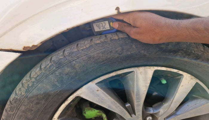 2015 Hyundai Verna 1.6 CRDI S, Diesel, Manual, 1,04,183 km, tyre