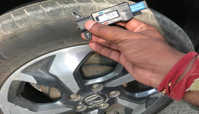 2016 Honda BR-V 1.5L I- DTEC V, Diesel, Manual, 1,12,301 km, tyre