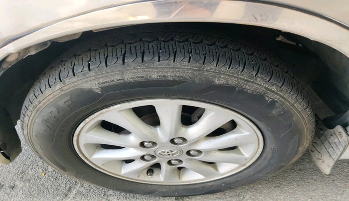 2013 Toyota Innova 2.5 VX 8 STR, Diesel, Manual, 6,19,606 km, tyre