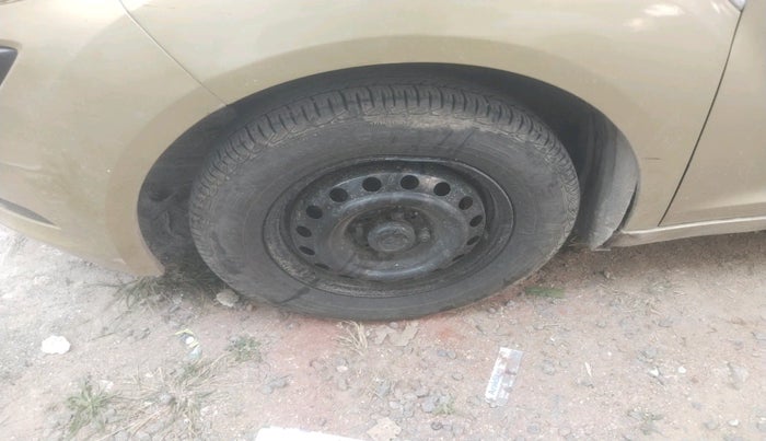 2020 Tata ALTROZ XE PETROL, Petrol, Manual, 1,20,595 km, tyre