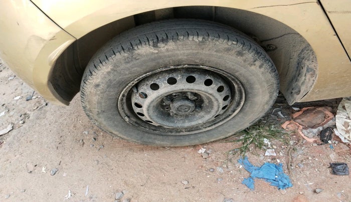 2020 Tata ALTROZ XE PETROL, Petrol, Manual, 1,20,595 km, tyre