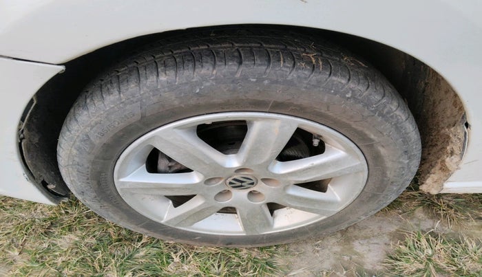 2011 Volkswagen Vento HIGHLINE DIESEL 1.6, Diesel, Manual, 1,22,261 km, tyre