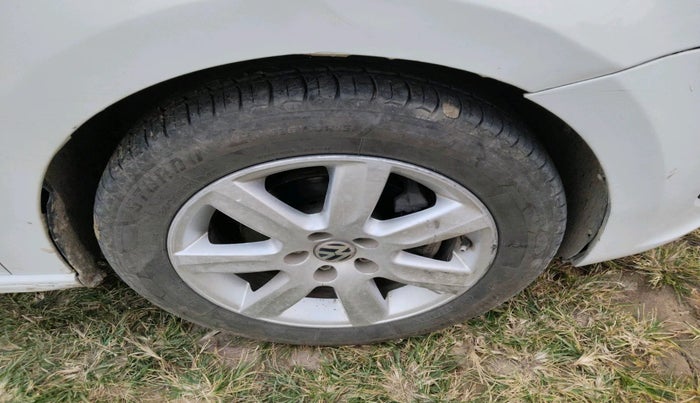 2011 Volkswagen Vento HIGHLINE DIESEL 1.6, Diesel, Manual, 1,22,261 km, tyre