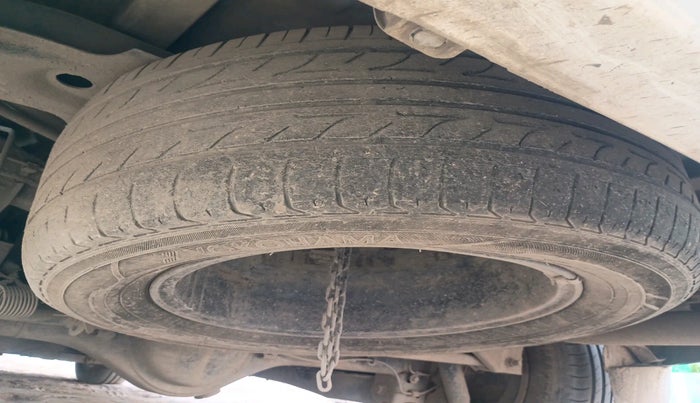 2011 Toyota Innova V 2.5 7 STR, Diesel, Manual, 2,74,003 km, tyre