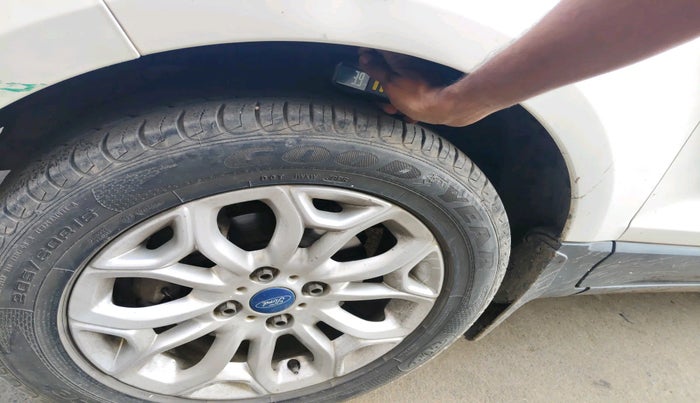 2015 Ford Ecosport TITANIUM 1.5L DIESEL, Diesel, Manual, 1,33,595 km, tyre