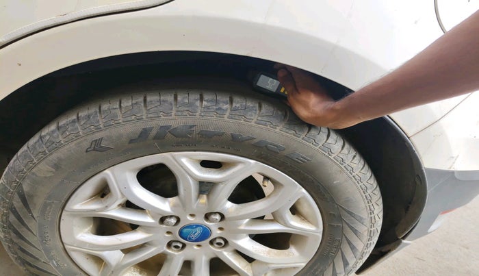 2015 Ford Ecosport TITANIUM 1.5L DIESEL, Diesel, Manual, 1,33,595 km, tyre