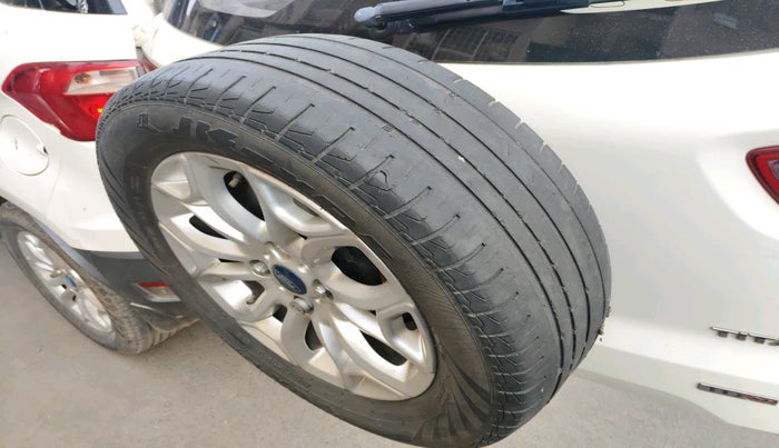 2015 Ford Ecosport TITANIUM 1.5L DIESEL, Diesel, Manual, 1,33,595 km, tyre