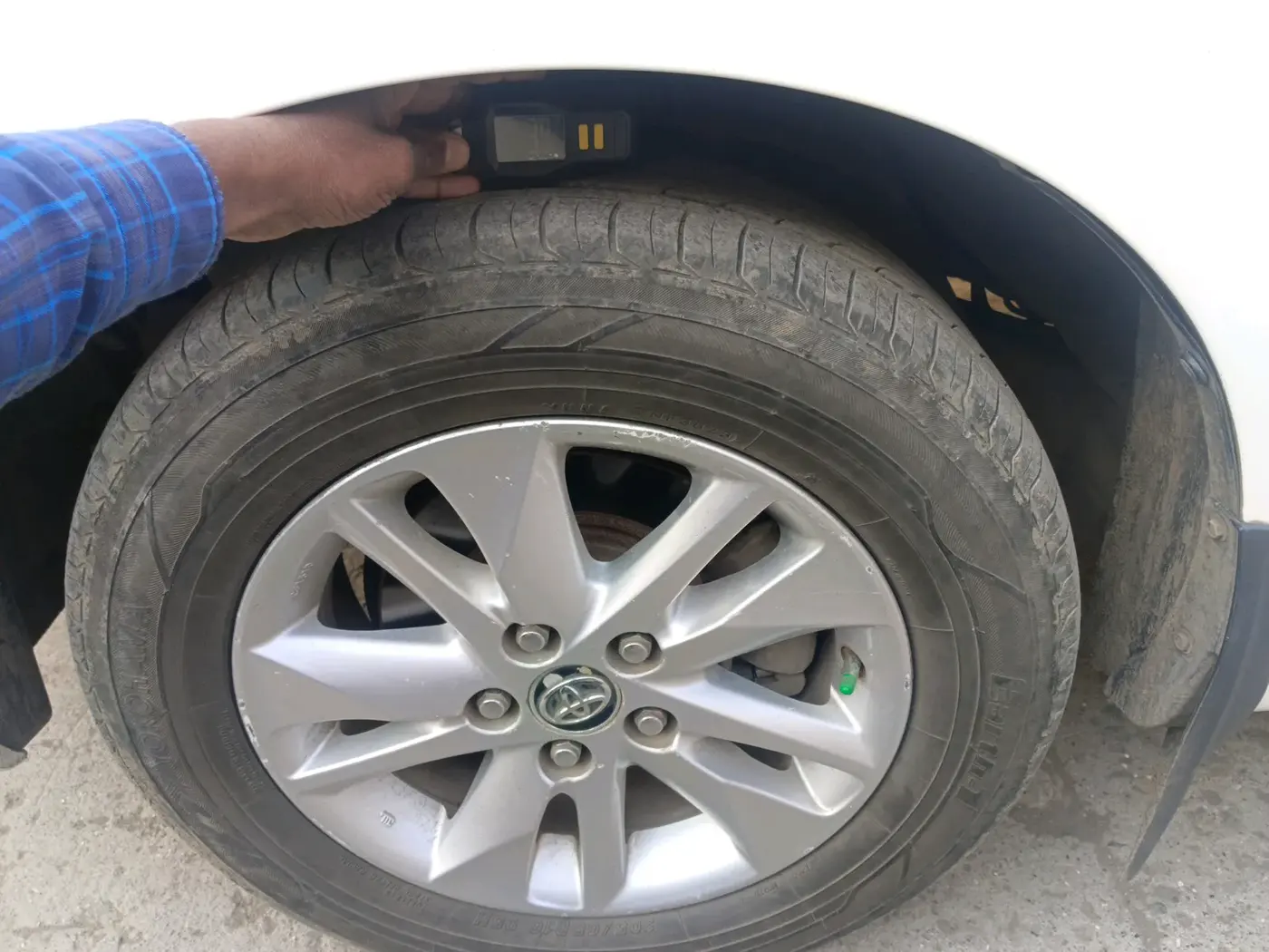 2019 Toyota Innova Crysta 2.4 G 8 STR, Diesel, Manual, 1,93,262 km, tyre