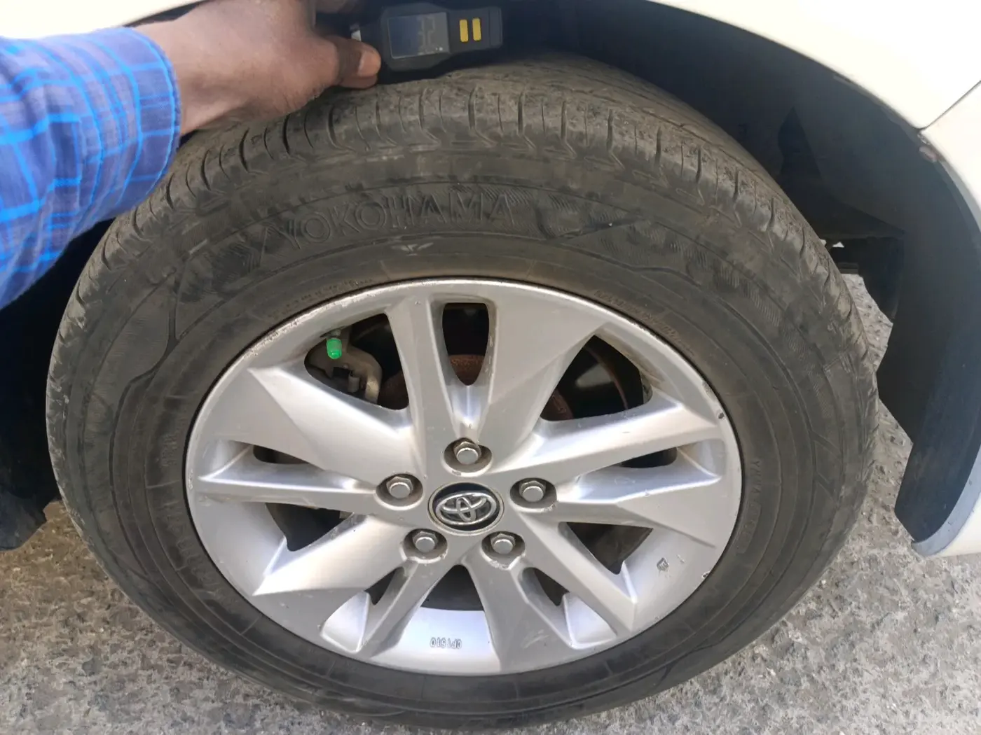 2019 Toyota Innova Crysta 2.4 G 8 STR, Diesel, Manual, 1,93,262 km, tyre