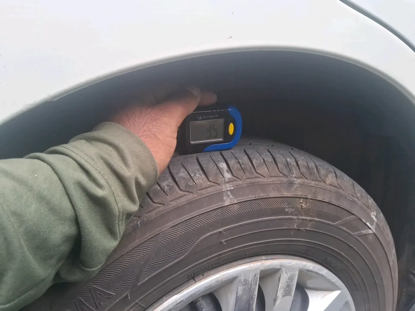 2018 Maruti Dzire VXI, Petrol, Manual, 49,111 km, tyre