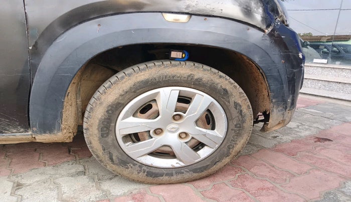 2017 Renault Kwid RXL, Petrol, Manual, 76,063 km, tyre