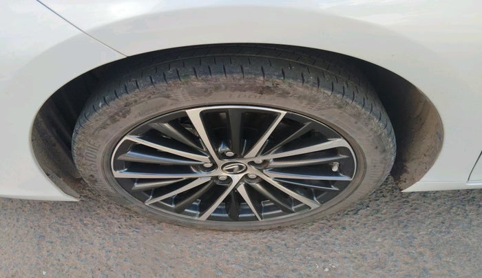 2024 Lexus ES 300h Exquisite, Hybrid, Automatic, 16,143 km, tyre