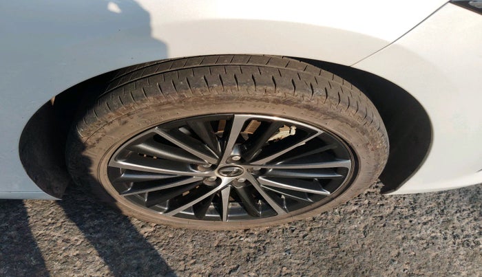 2024 Lexus ES 300h Exquisite, Hybrid, Automatic, 16,143 km, tyre