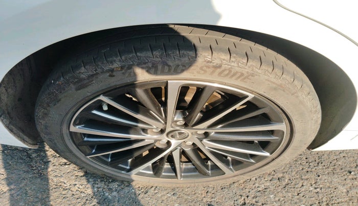 2024 Lexus ES 300h Exquisite, Hybrid, Automatic, 16,143 km, tyre