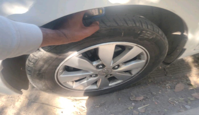 2014 Hyundai Xcent SX 1.2, Petrol, Manual, 1,15,406 km, tyre