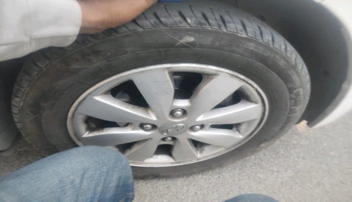 2014 Hyundai Xcent SX 1.2, Petrol, Manual, 1,15,406 km, tyre