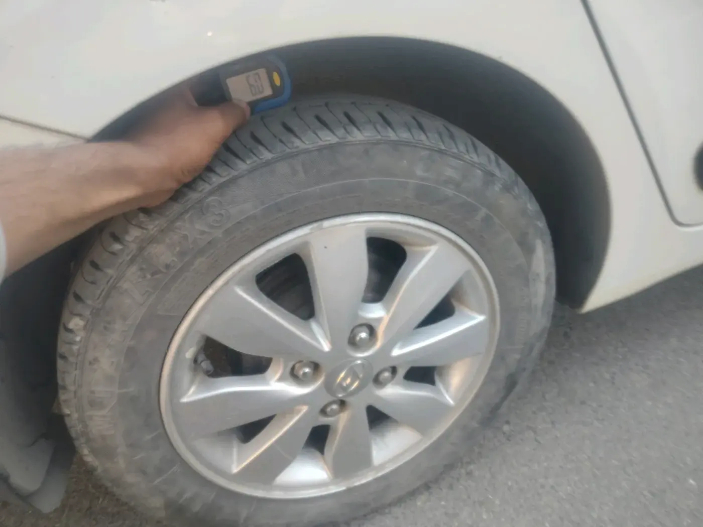 2014 Hyundai Xcent SX 1.2, Petrol, Manual, 1,15,406 km, tyre