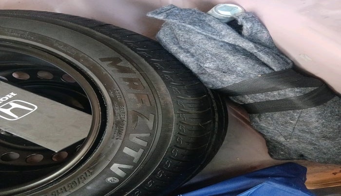 2024 Honda Amaze 1.2L I-VTEC VX CVT, Petrol, Automatic, 32,404 km, tyre