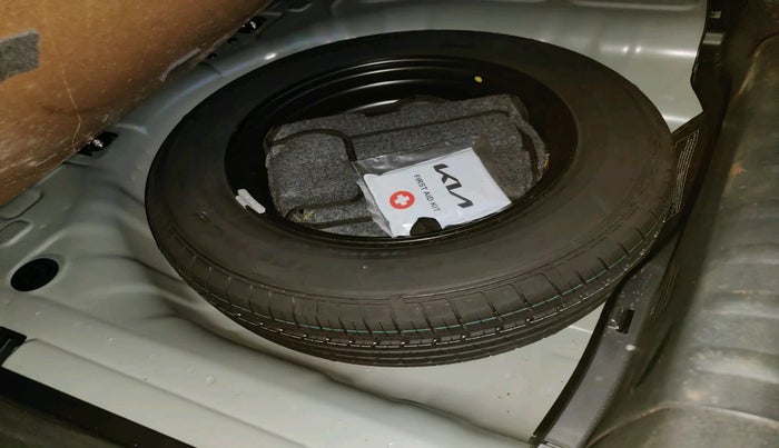 2024 KIA SONET HTK 1.2 PETROL MT, Petrol, Manual, 4,216 km, tyre