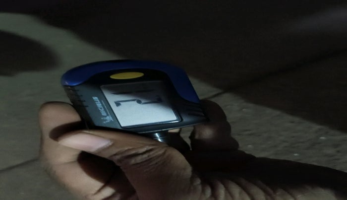 2015 Toyota Innova 2.5 GX 8 STR, Diesel, Manual, 2,15,000 km, tyre