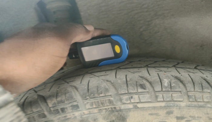 2015 Maruti Swift Dzire VDI, Diesel, Manual, 1,16,597 km, tyre