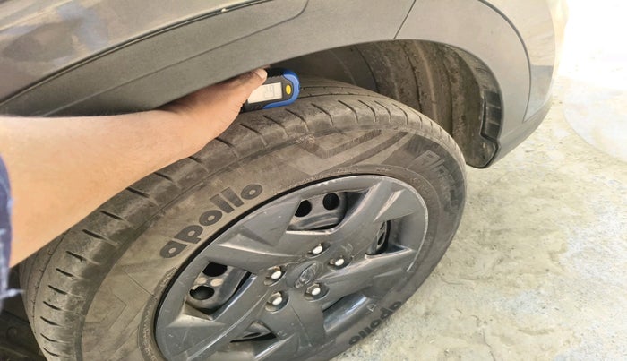 2024 Hyundai VENUE S(O) 1.2, Petrol, Manual, 21,413 km, tyre