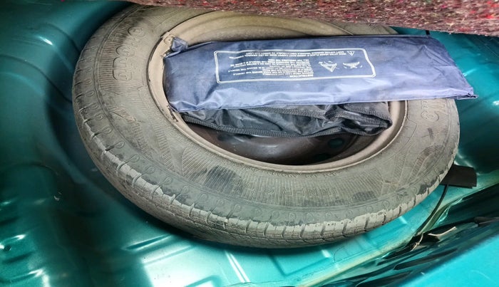 2021 Renault Kwid NEOTECH RXL 1.0 AMT, Petrol, Automatic, 33,094 km, tyre