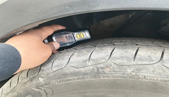 2021 Mahindra XUV300 W6 1.5 Sunroof Diesel, Diesel, Manual, 1,00,577 km, tyre