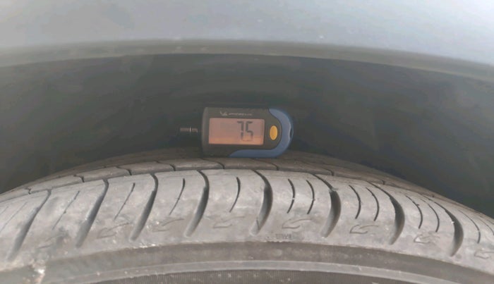 2021 Mahindra XUV300 W8 1.2 PETROL, Petrol, Manual, 5,809 km, tyre