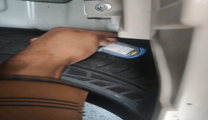 2021 Mahindra XUV300 W8 1.2 PETROL, Petrol, Manual, 5,809 km, tyre