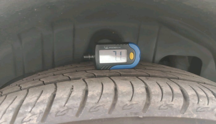 2021 Mahindra XUV300 W8 1.2 PETROL, Petrol, Manual, 5,809 km, tyre