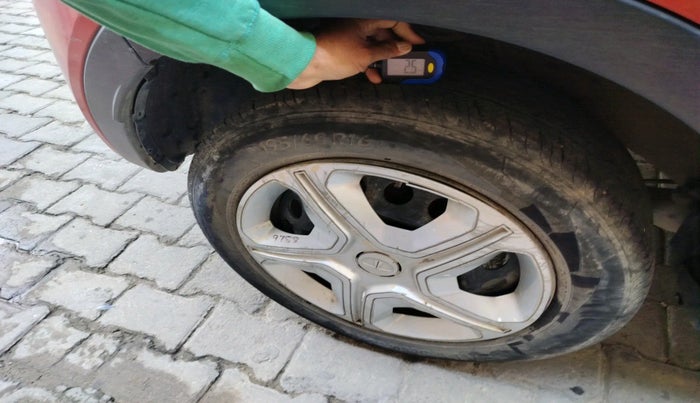 2018 Tata NEXON XE PETROL, Petrol, Manual, 52,625 km, tyre