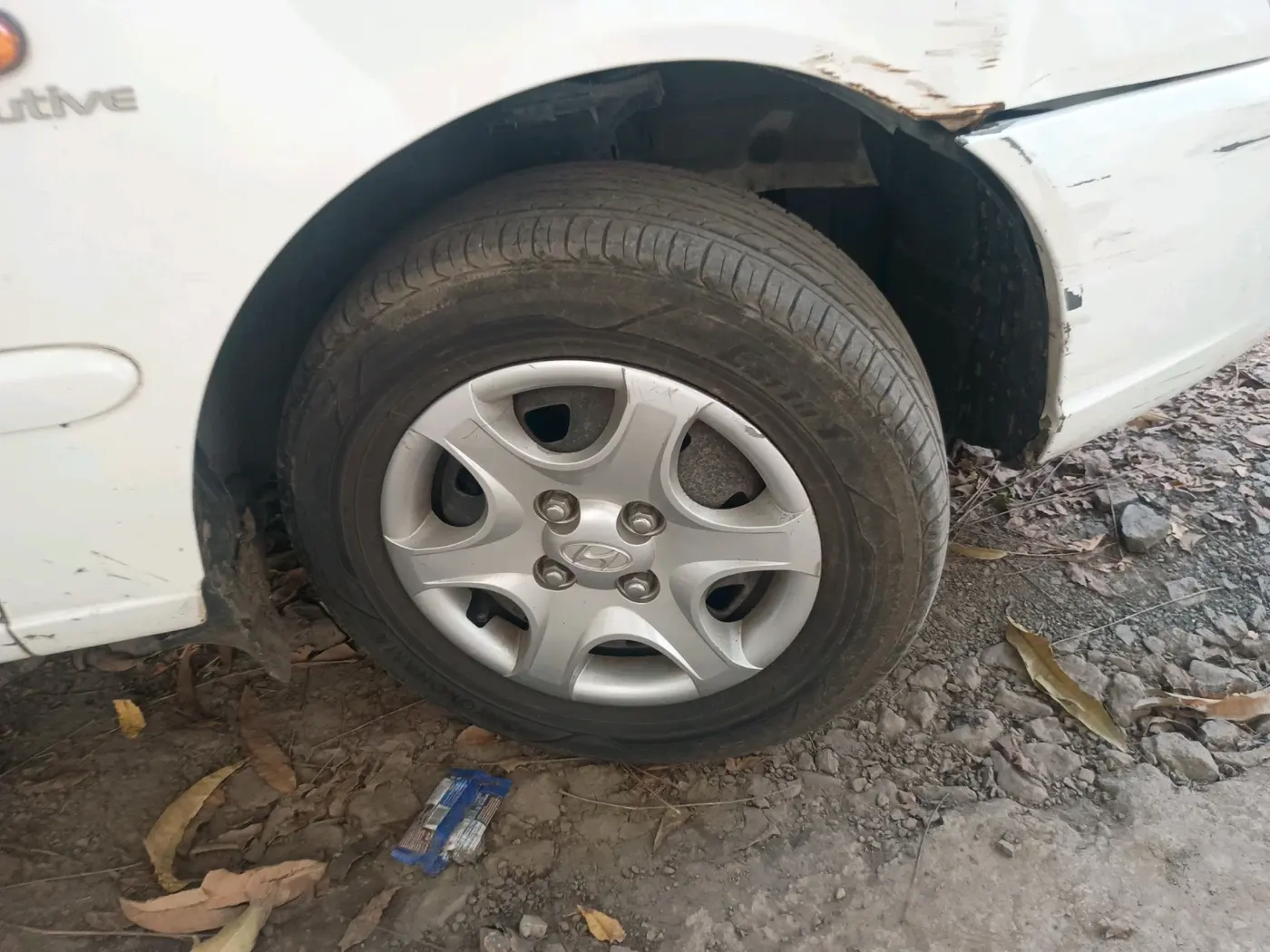 2011 Hyundai Accent GLE, Petrol, Manual, 60,376 km, tyre