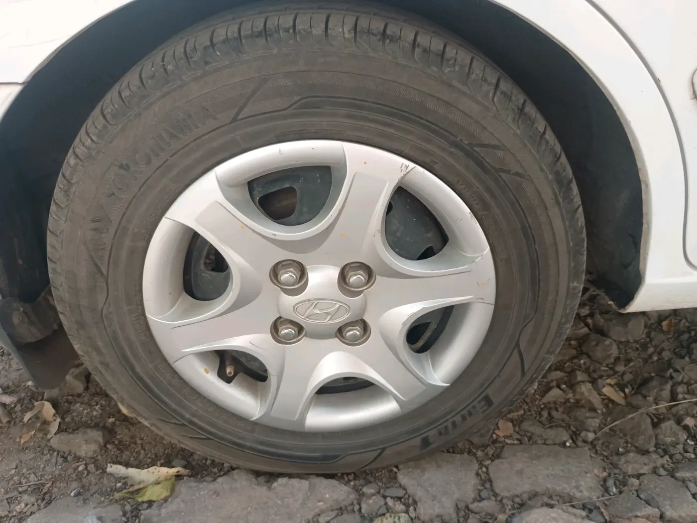 2011 Hyundai Accent GLE, Petrol, Manual, 60,376 km, tyre