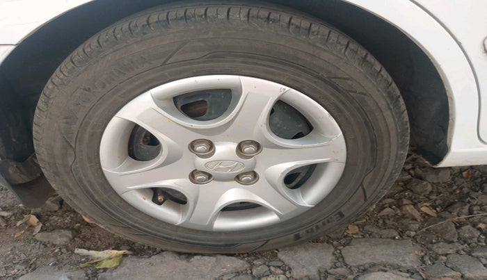 2011 Hyundai Accent GLE, Petrol, Manual, 60,376 km, tyre