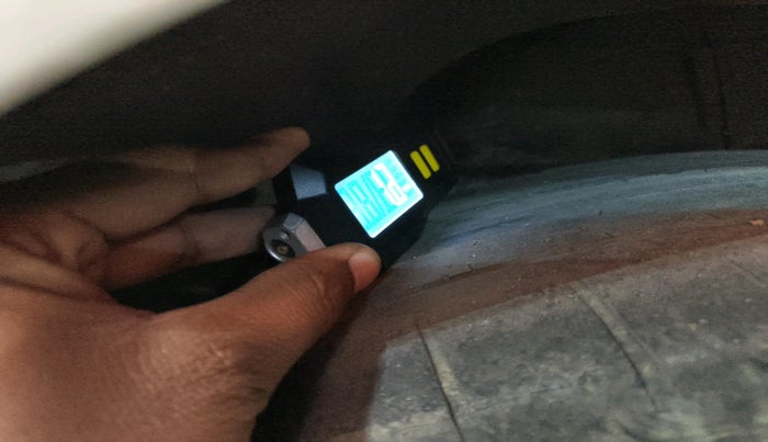 2012 Hyundai New Elantra 1.6 SX MT DIESEL, Diesel, Manual, 1,21,628 km, tyre